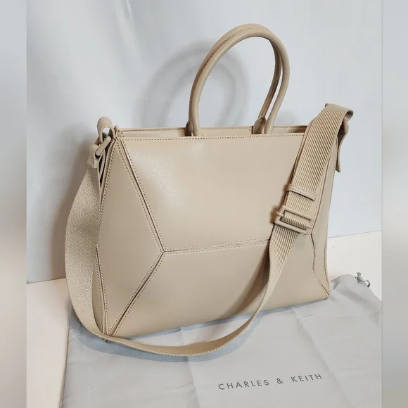 🔥Charles&Keith Nasrin Geometric Tote Bag Large Oat Large - Picture 4 of 11